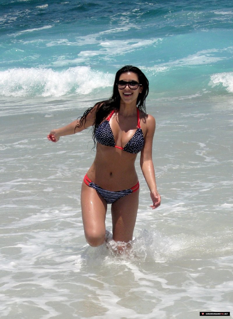 Kim_Kardashian_--_2008_l_Mix_In_Bikini_13.jpg