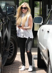 Avril Lavigne - Page 3 Cro6e868hrrj_t