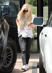 Avril Lavigne - Page 3 G84ouvnm9blc_t