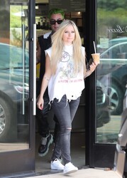 Avril Lavigne - Page 3 Pqlxxzjcb936_t